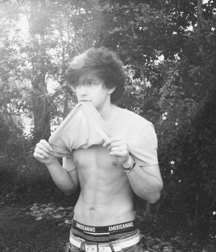 Hot Idols: Julián Serrano 5e02dc75423b0.jpg