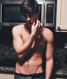 Hot Idols: Julián Serrano 5e02dc783242d.jpg