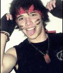 Hot Idols: Julián Serrano 5e02dc9363359.jpg