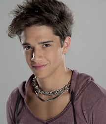 Hot Idols: Julián Serrano 5e02dc970ac67.jpg