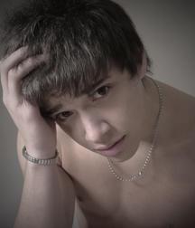 Hot Idols: Julián Serrano 5e02dca126156.jpg