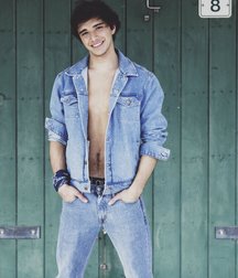 Hot Idols: Julián Serrano 5e02dca4e6644.jpg