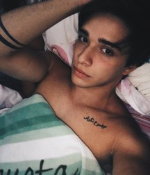 Hot Idols: Julián Serrano 5e02dcbd85978.jpg