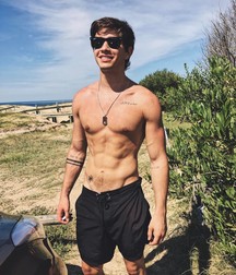 Hot Idols: Julián Serrano 5e02dcc6471ea.jpg