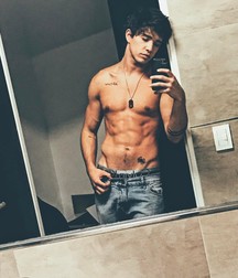 Hot Idols: Julián Serrano 5e02dccb188c7.jpg