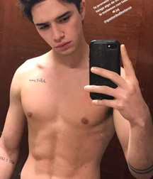 Hot Idols: Julián Serrano 5e02dccd08fef.jpg