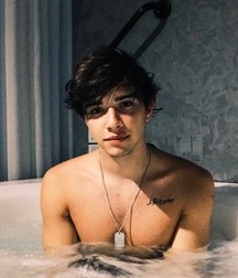 Hot Idols: Julián Serrano 5e02dccf33fbe.jpg