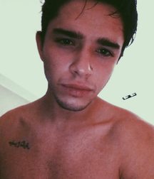 Hot Idols: Julián Serrano 5e02dcd2ceace.jpg