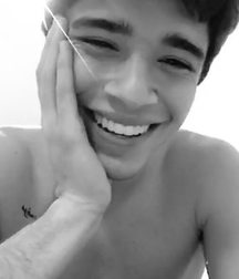 Hot Idols: Julián Serrano 5e02dcd466013.jpg
