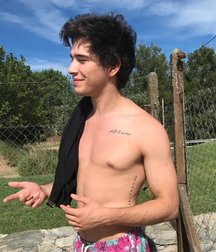 Hot Idols: Julián Serrano 5e02dcd93e84b.jpg