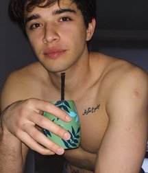 Hot Idols: Julián Serrano 5e02dce1af311.jpg
