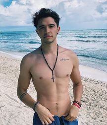 Hot Idols: Julián Serrano 5e02dce55421c.jpg