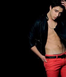 Hot Idols: Julián Serrano 5e02dce8656ce.jpg