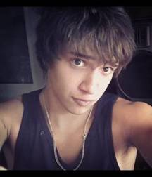 Hot Idols: Julián Serrano 5e02dce9c52bb.jpg