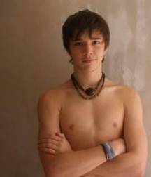 Hot Idols: Julián Serrano 5e02dceb2279c.jpg
