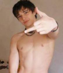 Hot Idols: Julián Serrano 5e02dcf0dddf6.jpg