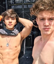 Hot Idols: Julián Serrano 5e02dcf4c9859.jpg