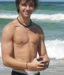Hot Idols: Julián Serrano 5e02dcf64d56c.jpg