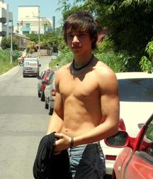 Hot Idols: Julián Serrano 5e02df29b20dc.jpg