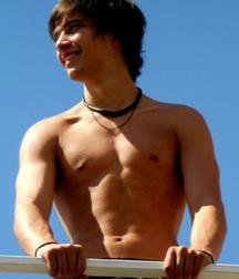 Hot Idols: Julián Serrano 5e02df2c27587.jpg