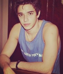 Hot Idols: Julián Serrano 5e02df2f7372f.jpg