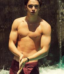 Hot Idols: Julián Serrano 5e02df3679bfc.jpg