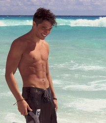 Hot Idols: Julián Serrano 5e02df3826fc5.jpg