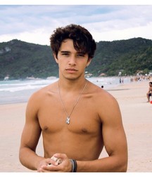 Hot Idols: Julián Serrano 5e02df3a20c74.jpg