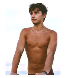 Hot Idols: Julián Serrano 5e02df3bd27de.jpg