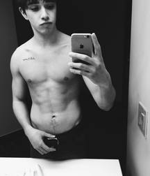 Hot Idols: Julián Serrano 5e02df4fcb459.jpg