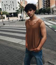 Hot Idols: Julián Serrano 5e02df5421312.jpg