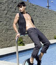 Hot Idols: Andrew M. Gray 5e07d93e82fab.jpg
