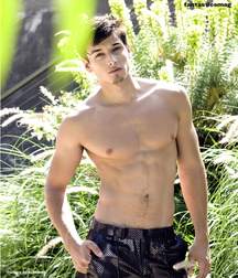 Hot Idols: Andrew M. Gray 5e07d944adc6b.jpg