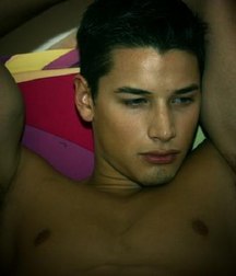 Hot Idols: Andrew M. Gray 5e07d946ac7b6.jpg