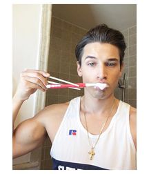 Hot Idols: Andrew M. Gray 5e07d9588289b.jpg
