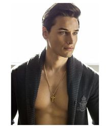 Hot Idols: Andrew M. Gray 5e07d95a83b6b.jpg