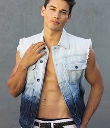 Hot Idols: Andrew M. Gray 5e07d95f11069.jpg