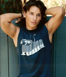 Hot Idols: Andrew M. Gray 5e07d968a02cc.jpg
