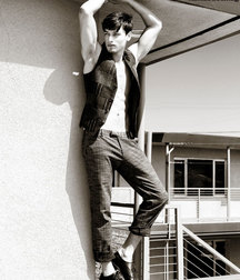 Hot Idols: Andrew M. Gray 5e07d976d4918.jpg