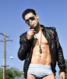 Hot Idols: Andrew M. Gray 5e07d97b239cf.jpg