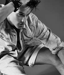 Hot Idols: Andrew M. Gray 5e07d9ab069f1.jpg