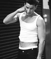Hot Idols: Andrew M. Gray 5e07d9cb56afd.jpg