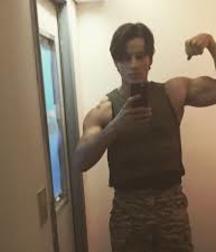 Hot Idols: Andrew M. Gray 5e07d9cd88f21.jpg
