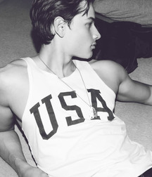 Hot Idols: Andrew M. Gray 5e07d9ef947cb.jpg