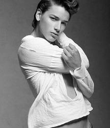 Hot Idols: Andrew M. Gray 5e07da0bb8f1d.jpg