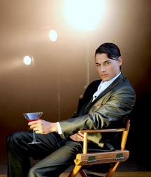 Hot Idols: Andrew M. Gray 5e07da3888f50.jpg