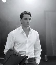 Hot Idols: Andrew M. Gray 5e07da3aa0f0e.jpg