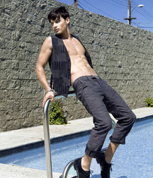 Hot Idols: Andrew M. Gray 5e07da4f17617.jpg