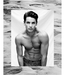 Hot Idols: Andrew M. Gray 5e07da6f77214.jpg