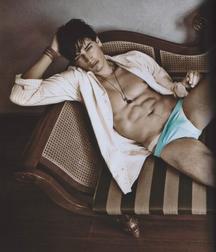 Hot Idols: Andrew M. Gray 5e07da836054f.jpg